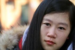 Vừa vào cổng đã thấy cả tạ miến dong bị vứt dưới sân và hắt nước ướt sũng, tôi lắp bắp hỏi chồng thì anh nói một câu khiến tôi bàng hoàng đau đớn