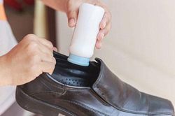 Thấy chồng bỏ giày vào tủ lạnh vợ khó hiểu vô cùng, ngờ đâu sáng hôm sau 'trọn tròn mắt' bất ngờ quá đỗi