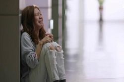 Chiếc phong bì 50 triệu và sự thật động trời sau cuộc nói chuyện của mẹ chồng và chồng