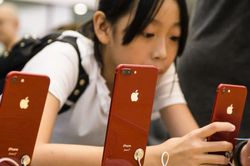 iPhone lại đắt hàng ở Trung Quốc, cổ phiếu Apple lập kỷ lục mới