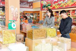 Người dân Gia Lai sắm Tết
