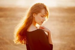 Bị chồng bạo hành đến mức nhập viện, tôi chết lặng gặp người lạ