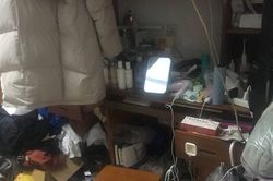 Phát hoảng với phòng ký túc xá không khác gì bãi rác của gái xinh