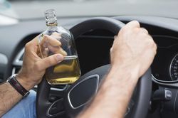 Nước nào phạt lái xe uống rượu bia nặng nhất?