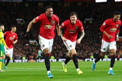 Hàng công bùng nổ, MU đè bẹp Norwich