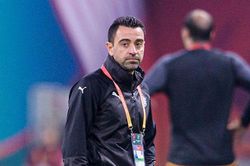 Xavi sắp ngồi 'ghế nóng' ở Barcelona