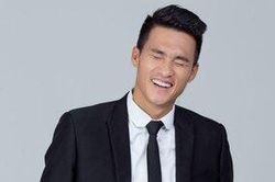 Công Vinh tự nhận đẹp trai: 'Minh tinh điện ảnh nhưng bị bố mẹ bắt đi đá bóng'