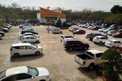 Dàn xế hộp từ trong sân trường tràn ra ngoài cổng tại buổi họp phụ huynh ở Gia Lai khiến CĐM trầm trồ