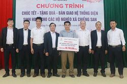 Công ty Điện lực Sơn La thăm, tặng quà xã Chiềng San