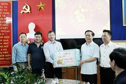 Các đồng chí lãnh đạo tỉnh thăm, chúc Tết các địa phương, đơn vị