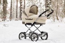 Bị bỏ quên ngoài trời -20 độ C, bé 7 tháng tuổi chết cóng