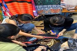 Truy quét hàng giả tại 'thiên đường mua sắm' Saigon Square và Lucky Plaza