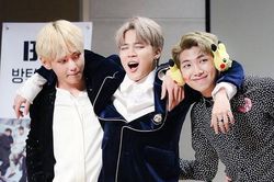 Bật cười trước những pha 'chặt chém' thể hình cực gắt của BTS
