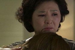 Tâm sự của con gái lấy chồng xa: 'Mẹ ơi, Tết này con muốn về nhà'
