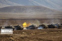 Iran cho hàng chục xe tăng Chieftain do Anh sản xuất cùng khẹt lửa thị uy