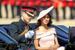 Meghan Markle nhiều lần gây xôn xao vì mặc trang phục sai nguyên tắc trước khi rời Hoàng gia