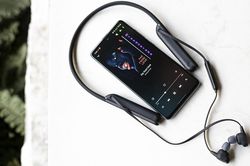 Dùng thử tai nghe Sony WI-1000XM2: Dành cho người mê nhạc hay di chuyển