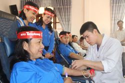 Gần 700 đoàn viên, thanh niên tham gia Ngày hội hiến máu Chủ nhật Đỏ