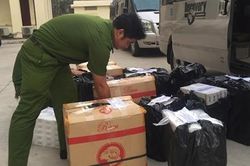 Bắt quả tang tài xế vận chuyển 6.000 bao thuốc lá lậu