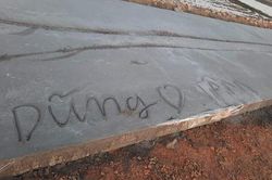 Giận tím người hình ảnh đường bê tông vừa đổ đã có kẻ ra phá