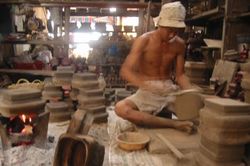 Dấu hiệu hồi sinh từ làng nghề đúc lư đồng