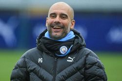 Pep ca tụng Aguero là huyền thoại, lý giải phong độ xuất thần của Mahrez