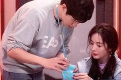 Chia tay Ngụy Đại Huân, tâm trạng Dương Mịch không hề ảnh hưởng - chuyên tâm làm việc đến tận khuya?