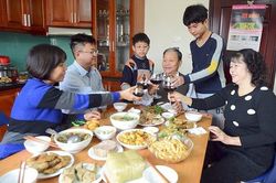 Chăm sóc sức khỏe người cao tuổi trong dịp Tết