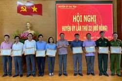 Huyện ủy Đạ Tẻh khen thưởng 9 tập thể, 4 cá nhân hoàn thành xuất sắc nhiệm vụ