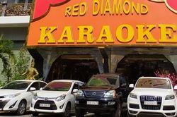 Nhiều quán nhậu, karaoke bố trí ô tô, xe máy đưa đón khách miễn phí