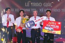 Trao chiếc xế hộp 540 triệu đồng cho tài xế taxi Vinasun trúng giải thưởng
