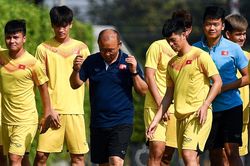 U23 Việt Nam và Triều Tiên dạo bước trước giờ đến Bangkok