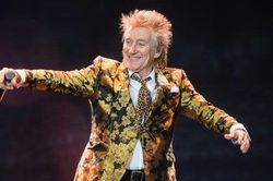 Rod Stewart tròn 75 tuổi: 'Chỉ 2 điều tôi biết làm là đá bóng và hát'