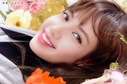Lisa Blackpink đẹp hơn hoa trên bìa tạp chí, chia sẻ về tình yêu với các thành viên