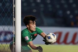 'Bắt bóng hết mình, cản phá hết hồn' Bùi Tiến Dũng hóa siêu nhân cứu U23 Việt Nam