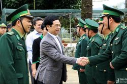 Phó Bí thư Thường trực Tỉnh ủy Nguyễn Xuân Sơn thăm, tặng quà Tết tại huyện Quế Phong