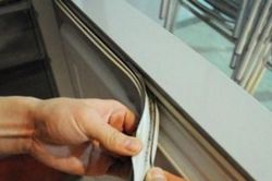 Đường gioăng tủ lạnh bị nấm mốc, đừng vội mua mới mà hãy áp dụng 4 cách làm sạch dưới đây