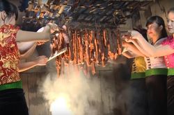 Thịt trâu gác bếp món ăn đặc sắc ngày Tết của người Thái