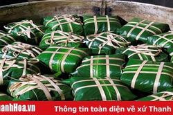 Các cơ sở làm bánh chưng 'đắt khách' dịp Tết