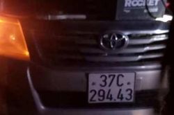 Xe hư xuống sửa, 2 người bị tải tông thương vong rồi bỏ trốn