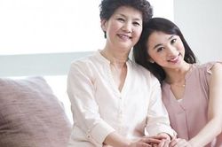 Con dâu choáng khi được mẹ chồng đặt vé rủ đi du lịch Tết