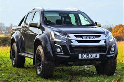 Isuzu D-Max với gói độ hiệu năng cao hầm hố và thêm công nghệ