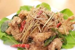 Đổi vị với món chân gà rang muối giòn tan cho bữa tối