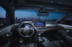 Bộ ba xe sang Lexus bắt đầu mở bán tại Việt Nam
