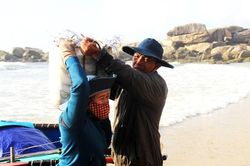 Làng lưới thúng trúng đậm vụ tết