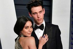 Vanessa Hudgens chia tay người tình 9 năm