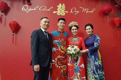 Vợ Duy Mạnh - Quỳnh Anh diện áo dài xinh như mộng trong đám hỏi, nhưng bị 'mổ xẻ' vì make up, làm tóc như phim cổ trang