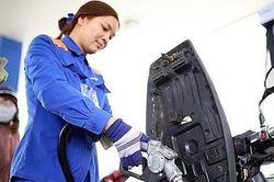 Giá xăng giảm vào sát Tết Nguyên đán