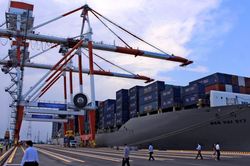 Thương chiến với Mỹ, Trung Quốc tăng mạnh xuất khẩu sang Đông Nam Á