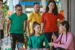 Sam làm thầy bói gây hoang mang cho vợ chồng Thu Trang – Tiến Luật